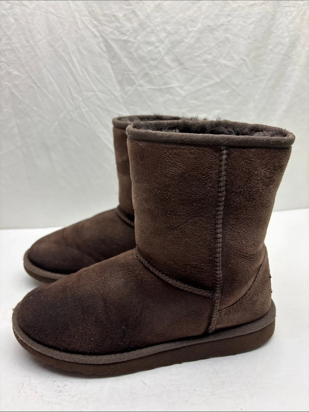 UGG Classic short boots, SZ 5 big girl, box 67